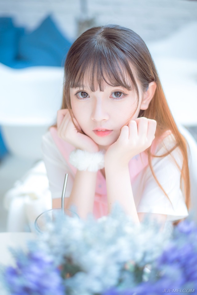 “那士元有什么交代吗？”魏延看向一脸无奈的邓贤道。